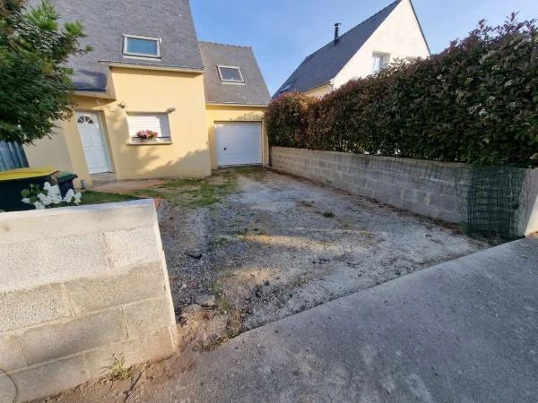 POSE DE MUR DE CLÔTURE